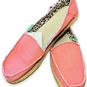 SANUK NWT SIZE 10 Fiona